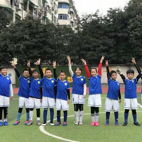 绿茵场上向前冲，勇者无惧永拼博！