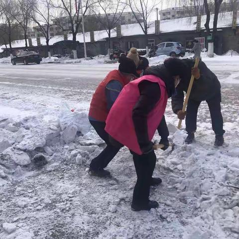 【我为群众办实事】巾帼在行动--东安街道团结社区巾帼志愿者-清出安全路口出行畅通无阻