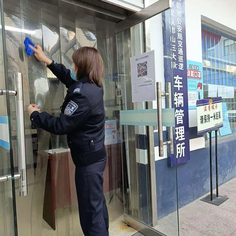 邯山三大队车管所党支部组织开展“亮化美化办公环境”主题党日活动