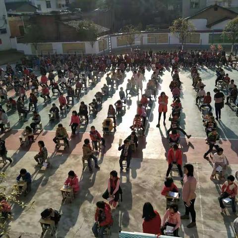 新龙中心小学“校园嘉年华之成语听写大会”