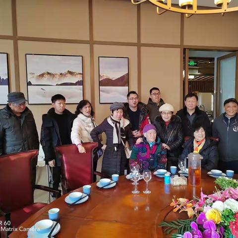 二〇二三年一月二十二日大年初一在洞子口天悦城人民食堂团年饭生活写照。