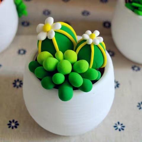 小手大手牵  相伴家中安