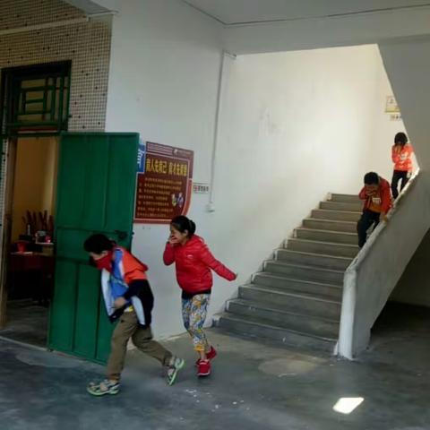 火灾面前莫慌张，消防知识请勿忘。——沙琅镇大塘小学开展2020年消防灭火演练活动