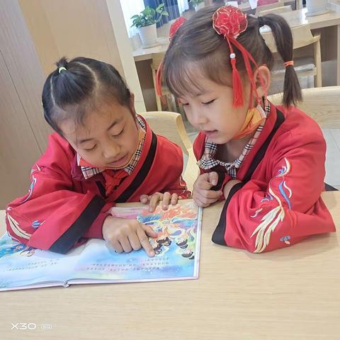 争做红领巾小书童，——伊宁县南通实验学校主题队日活动