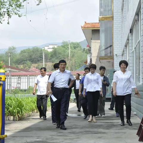 “情系端午节、浓浓敬老情”