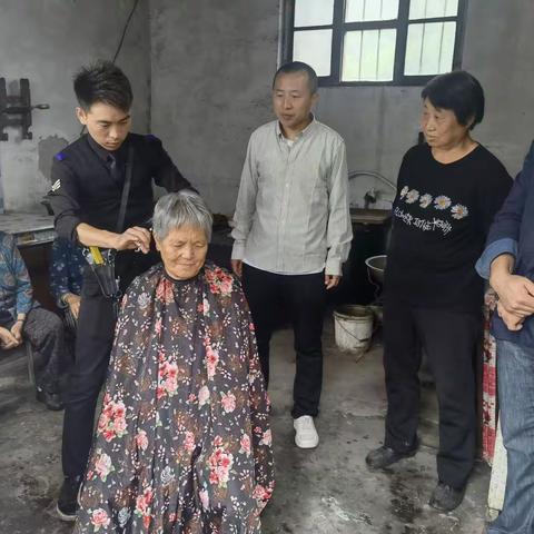 台头镇村开展“关爱老人  上门理发”志愿服务活动
