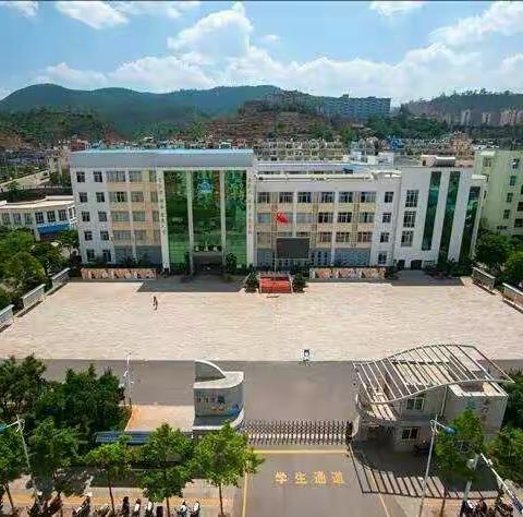 源活泉清育禾苗，饮水思源感党恩——   龙泉小学开展“重培训、抓细节、促养成、效泉源”校训系列活动