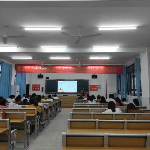 培训促管理      献计促发展                                ——记简青芙蓉学校班主任培训