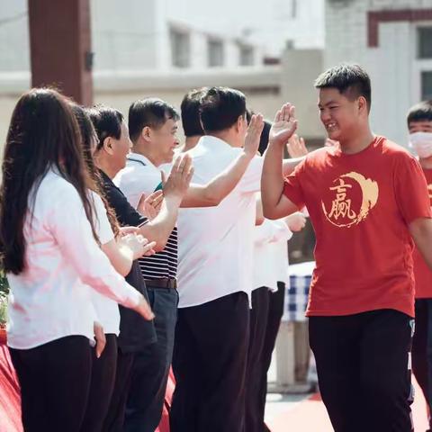 同济中学毕业典礼暨“中考壮行”诚信签字仪式