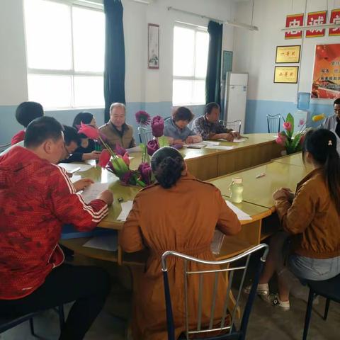 新庄小学组织教师学习和签订规范办学行为承诺书