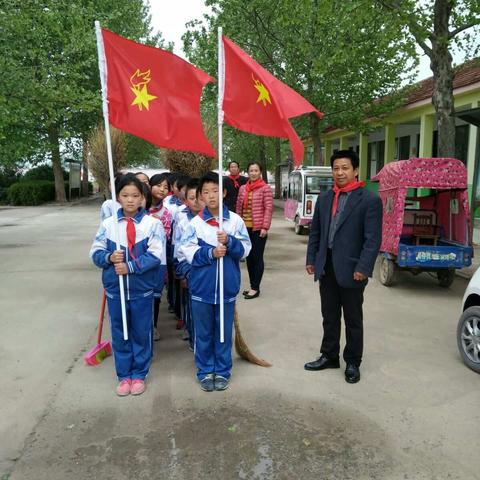 时楼学区王坑小学“大手牵小手，文明相伴走”义务活动