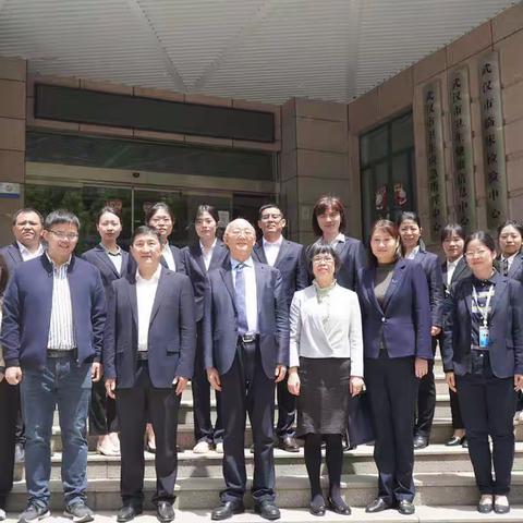 中国工程院周宏灏院士莅临武汉市临床检验中心参观指导