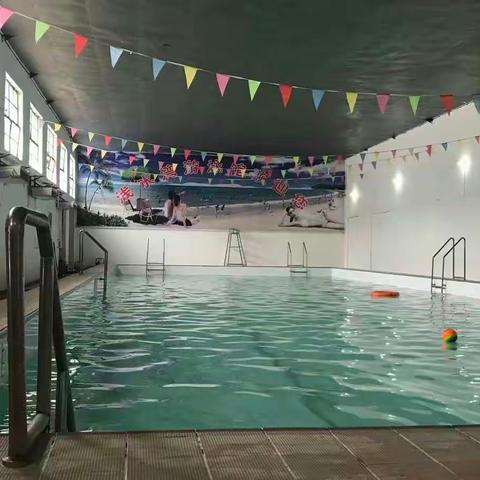 泳往直前，泳不言败！暑期培训班火热报名中！现在起报名就送288礼包一份！名额有限！会员火爆招募...