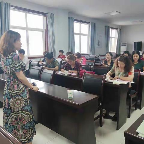 大兆街办召开村级卫计专干例会