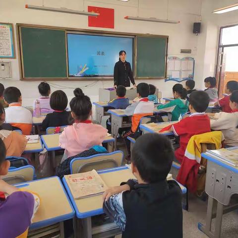 聚焦课堂  优化教学——记覃塘区实验小学数学组教研活动