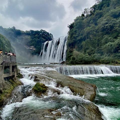 多彩贵州  一路向黔  之二，（黄果树瀑布，贵州的隧道与桥梁，万峰湖，万峰林，马岭河峡谷，青岩古镇）