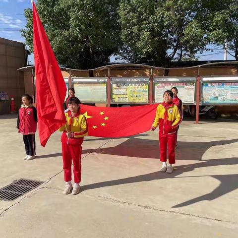 喜迎二十大，争做好少年一一一谢庄中心小学少先队新队员入队仪式