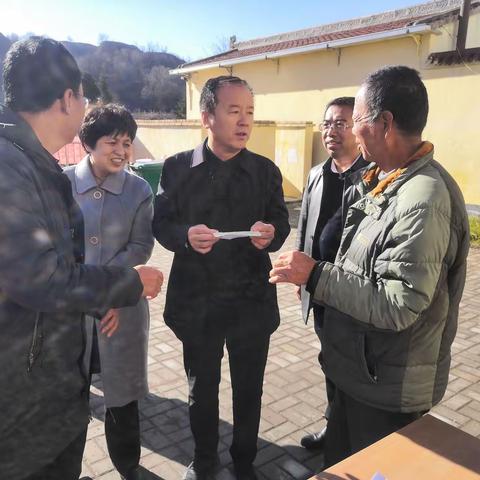李佩璋、王丽萍深入定昌镇督导村“两委”换届选举