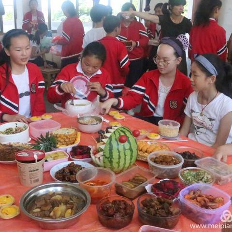 师生同欢乐，六一心飞扬！