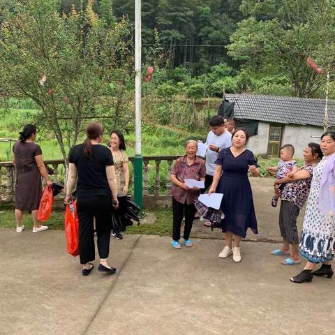 西源山卫生评比活动