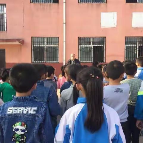 增强安全意识    提高防震能力——孝义坊小学开展师生地震逃生疏散演练