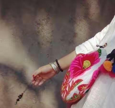 俗世眼光多带墨，人生最怕自哆嗦～