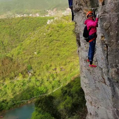 迎风站在悬崖边上时，我在想什么？