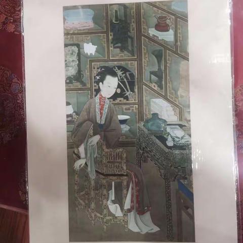 从一组清代绘仕女人物画中、画里古代作者在画中所绘案几中摆放的几件古董中，在当　　时就已经被人视为、、