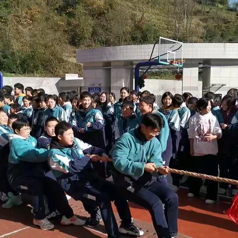 同心聚力 “绳”采飞扬——高滩镇初级中学八年级拔河比赛