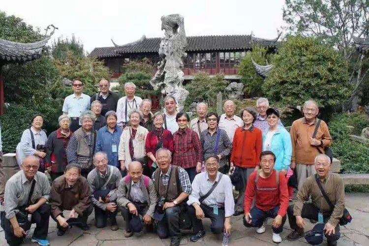 刘济生 无铴聚会留影。2016年10月．