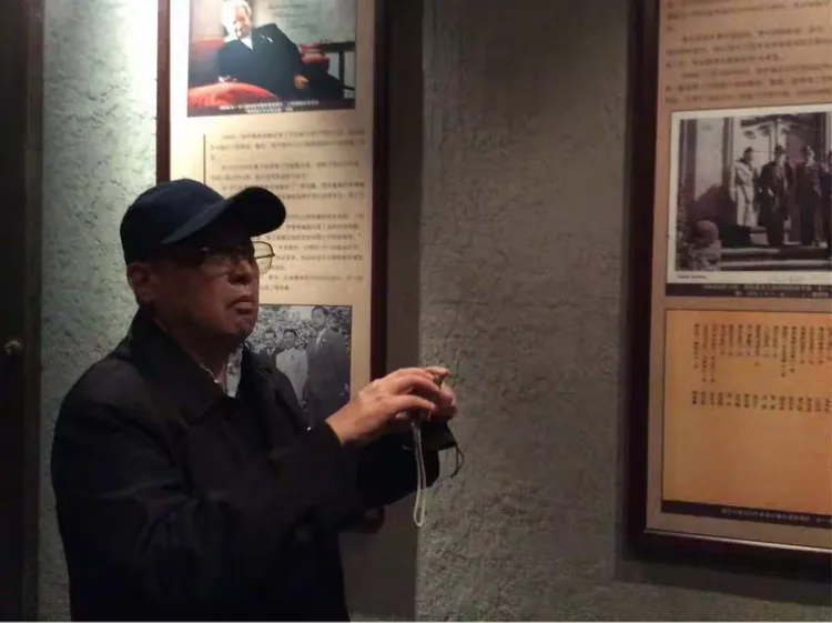 刘济生 无铴聚会留影。2016年10月．