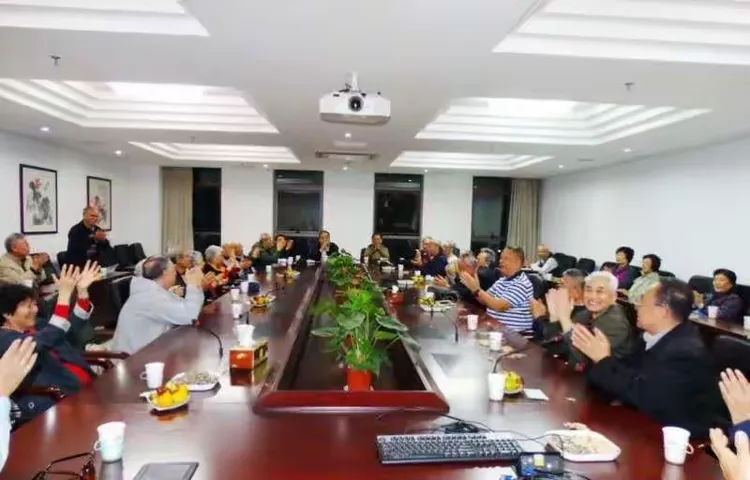 刘济生 无铴聚会留影。2016年10月．