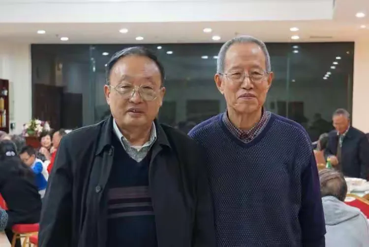 刘济生 无铴聚会留影。2016年10月．