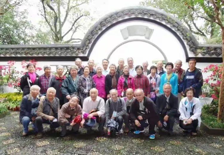 刘济生 无铴聚会留影。2016年10月．