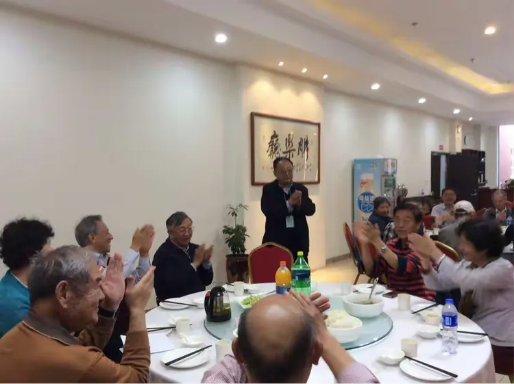 刘济生 无铴聚会留影。2016年10月．