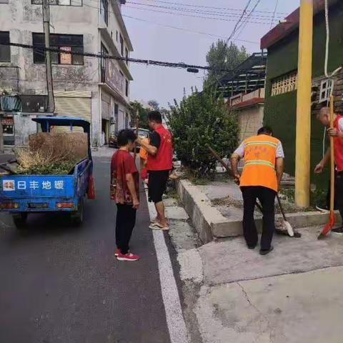 顺城关村开展迎双节卫生整治活动