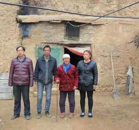 用责任和爱心使贫困户看到光明