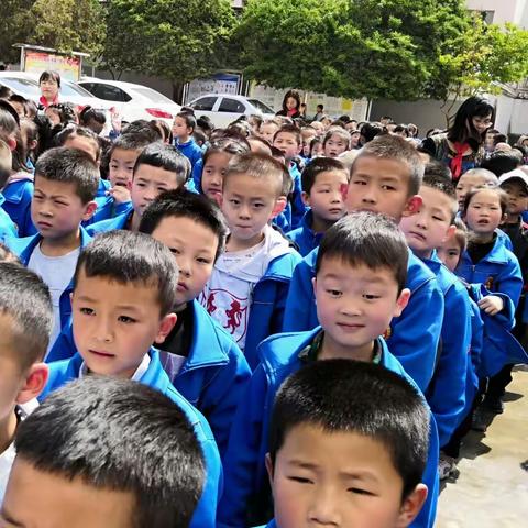 两宝贝的节日👏👏👏