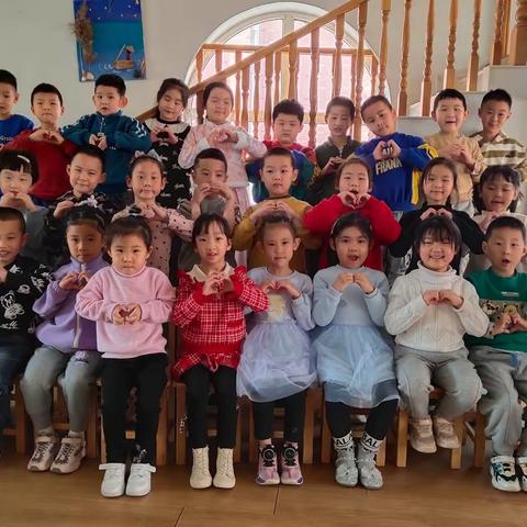 “春暖花开季，别样女神节”-大二班“三八”女神节系列活动