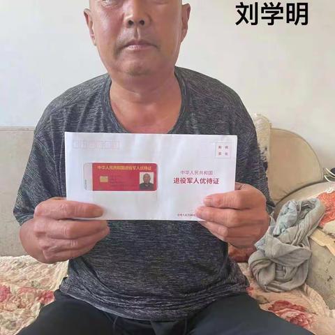 【东风路社区抓党建   促基层】——倾情办理优待证    尊崇之光暖“兵“心