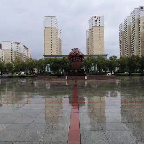 雨中的大禹广场