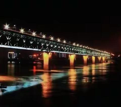 原创作品《武汉之恋》，作者:杨兵，制作:清柳，玉皇唱诵监制出品，2022年3月20日