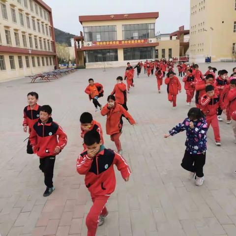 张家湾中心小学“缅怀先烈，文明祭祀”清明节活动
