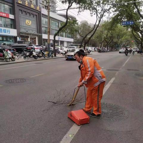 【槐荫城管五里沟环卫所】环境卫生大扫除 干净整洁迎五一