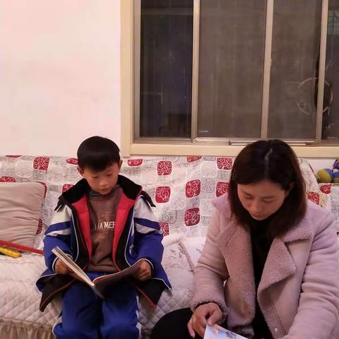 温馨家庭的读书会