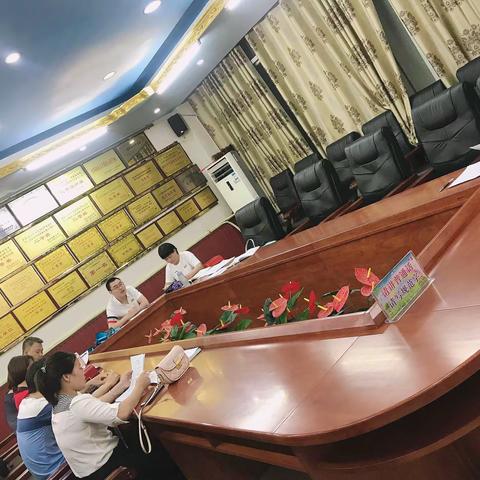 凝心聚力共同成长——中学数学集体备课