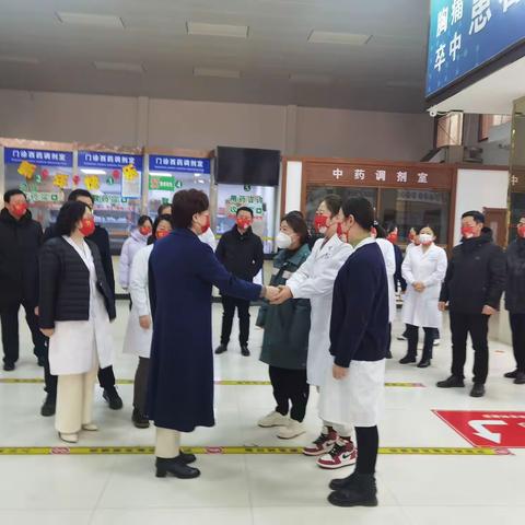 新春慰问暖人心 浓浓关怀显真情——院领导春节慰问一线值班人员