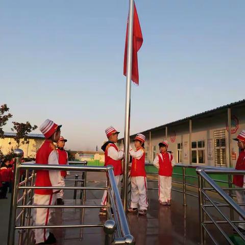 学法   知法  懂法  守法--------示范区白河狮子庄小学举行国旗下讲话纪实