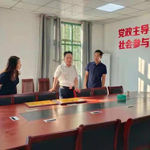 宜黄县委书记杜晓良等领导莅临县老年体协调研工作