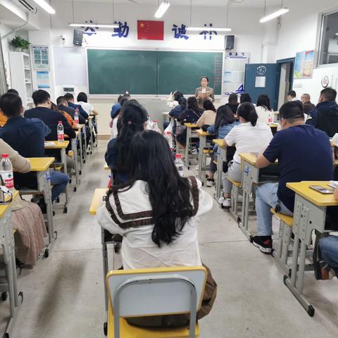 2104班“怀平常心 尽最大力”家长会